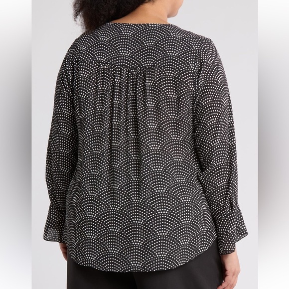 T Tahari Black and White Relaxed Buttoned Blouse - Picture 2 of 8